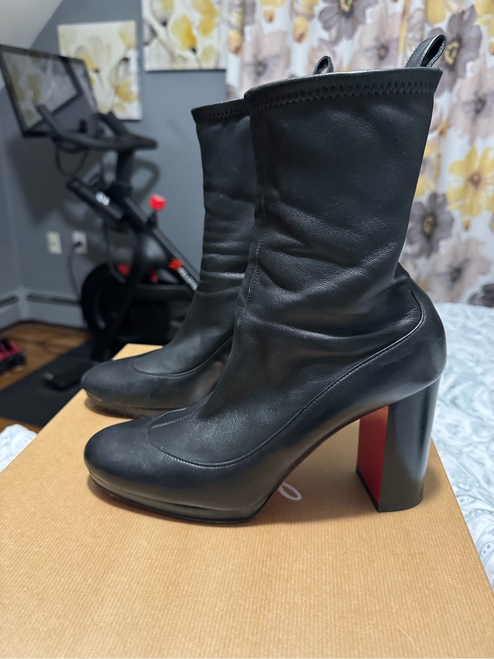 Christian Louboutin Black Leather High-Heel Sock Boots
Contrevent 100 NAPStretch - Picture 3 of 9